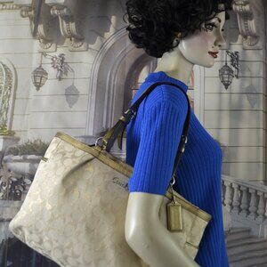 Coach Shoulder Bag Large Jacquard Gold Signature East West Gallery Tote F17723